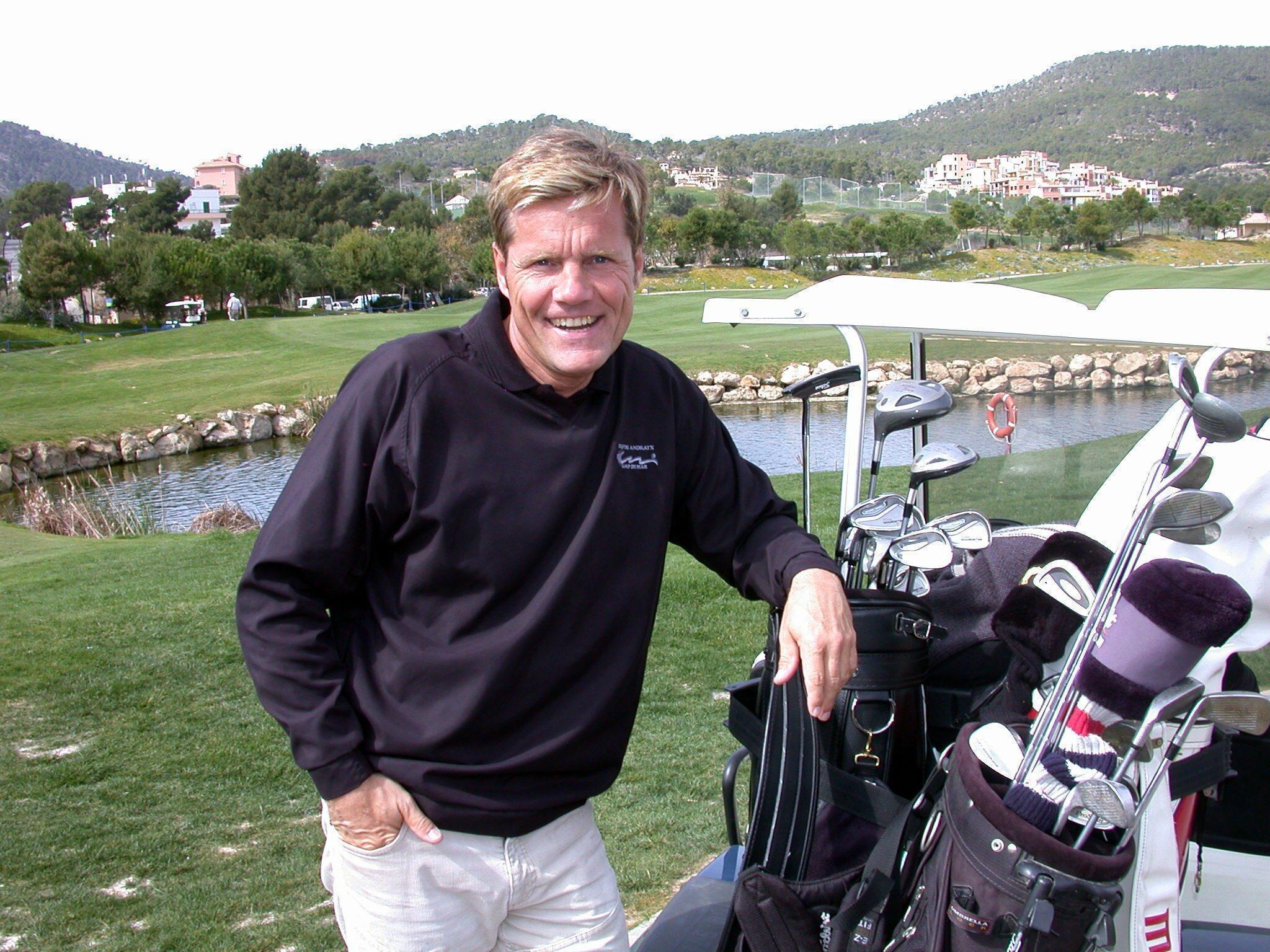 Dieter Bohlen beim Golfspielen auf Mallorca. 