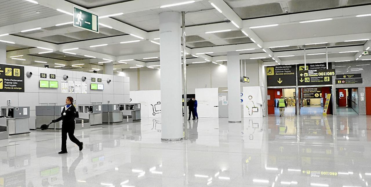 Mallorcas Flughafen Mutiert Zum Geister Areal